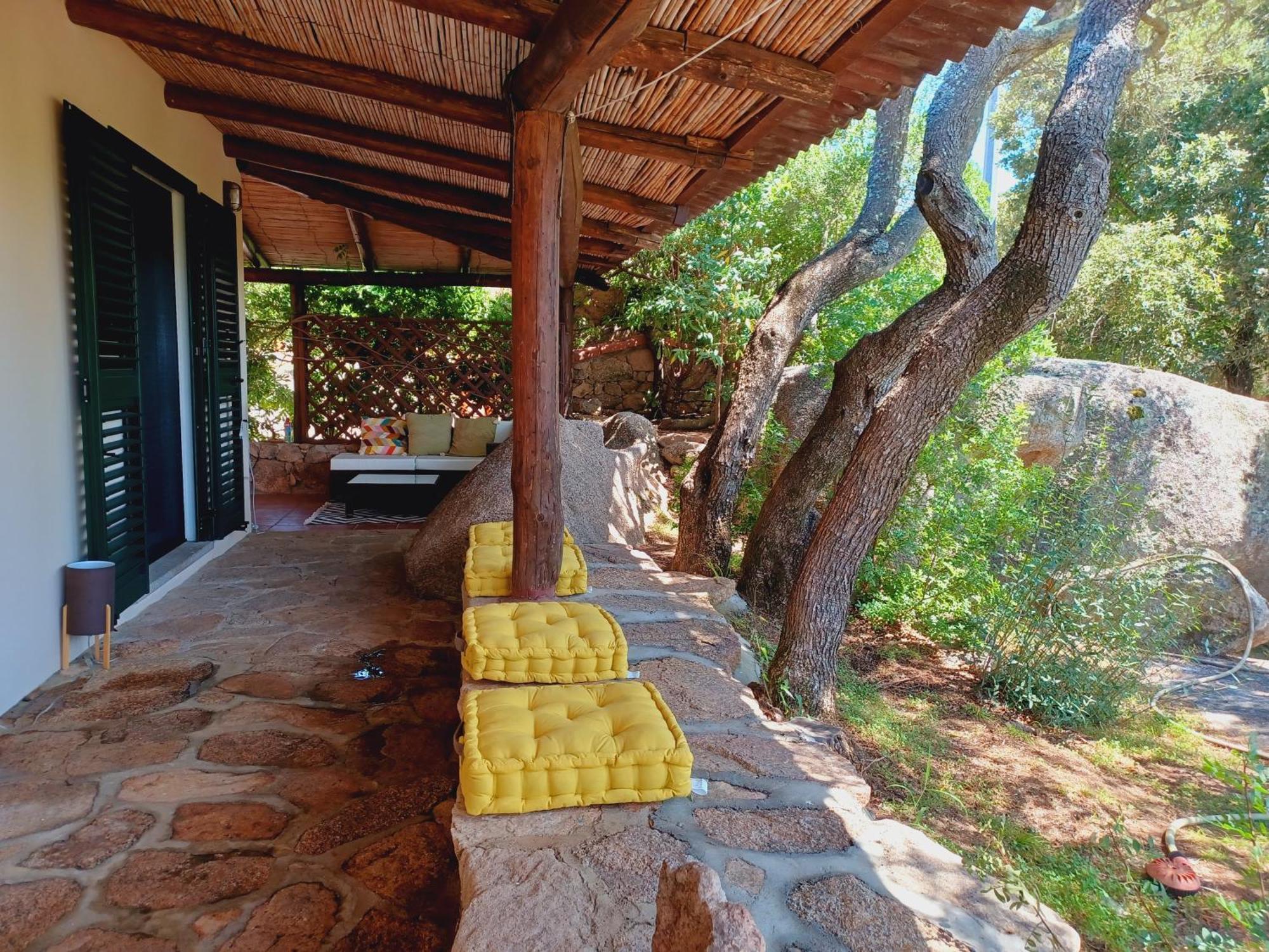 Suite Mirialveda San Pantaleo Exterior photo